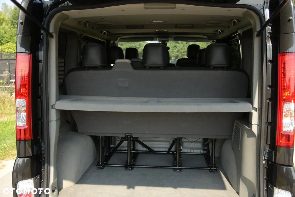Renault Trafic Grand Passenger Black Edition - 14