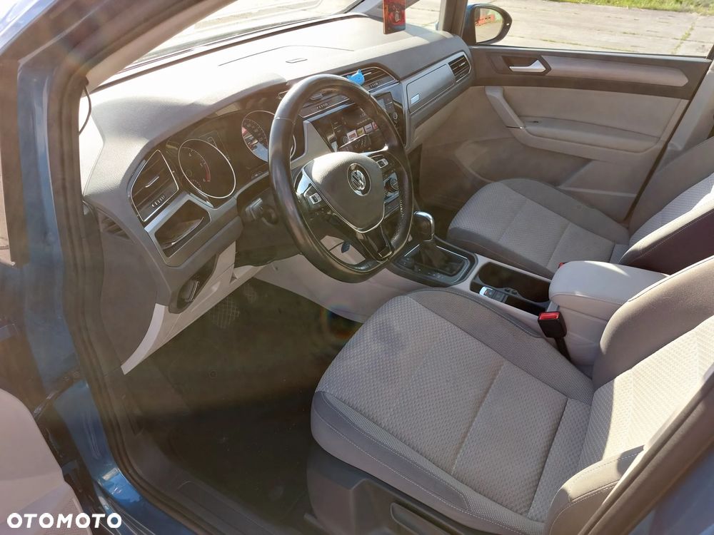Volkswagen Touran - 19
