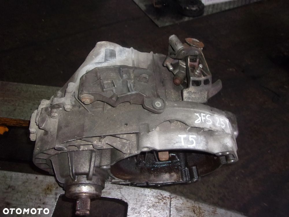 SKRZYNIA BIEGÓW JFS 2.5 TDI T5 VW TRANSPORTER