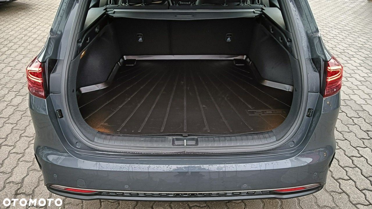 Kia Ceed - 31