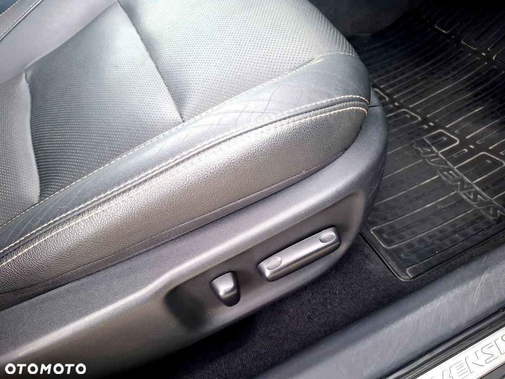 Toyota Avensis - 13