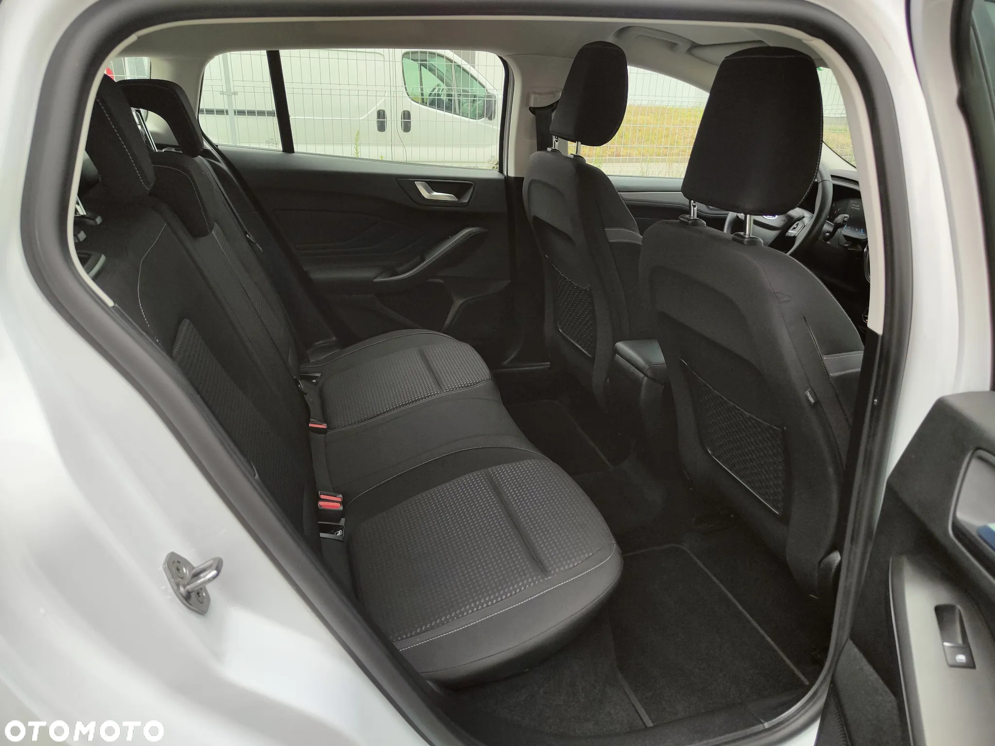 Ford Focus Turnier 1.5 EcoBlue Start-Stopp-System TITANIUM - 13