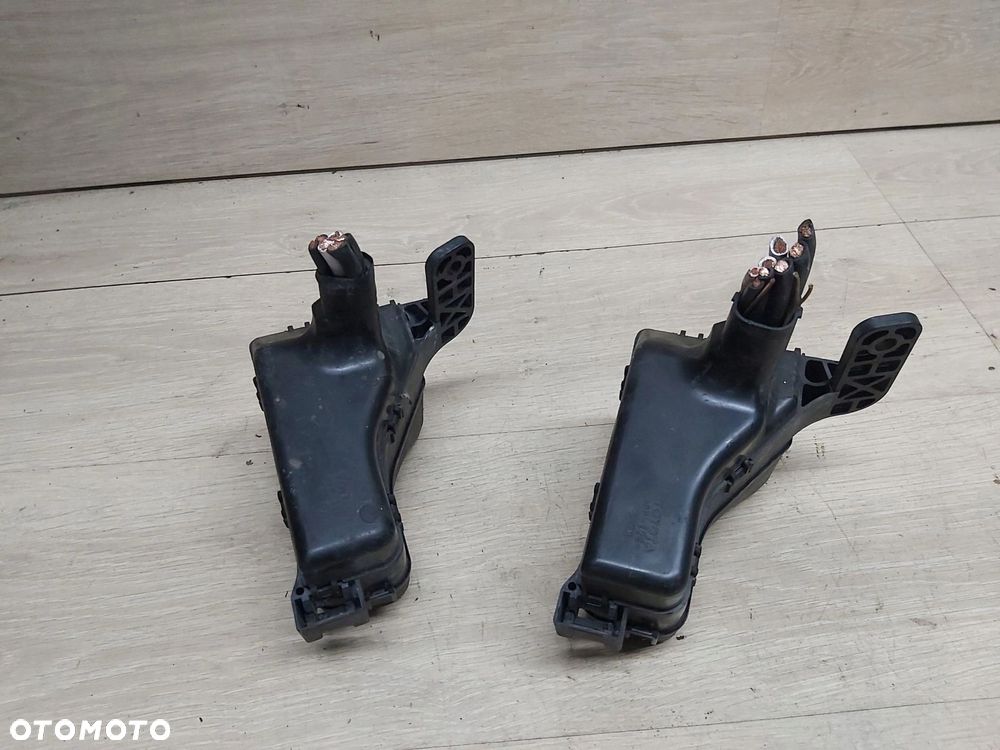 TOYOTA Avensis T25 Corolla Verso II 2,0 2,2 D4D D-Cat puszka bezpieczników - 3