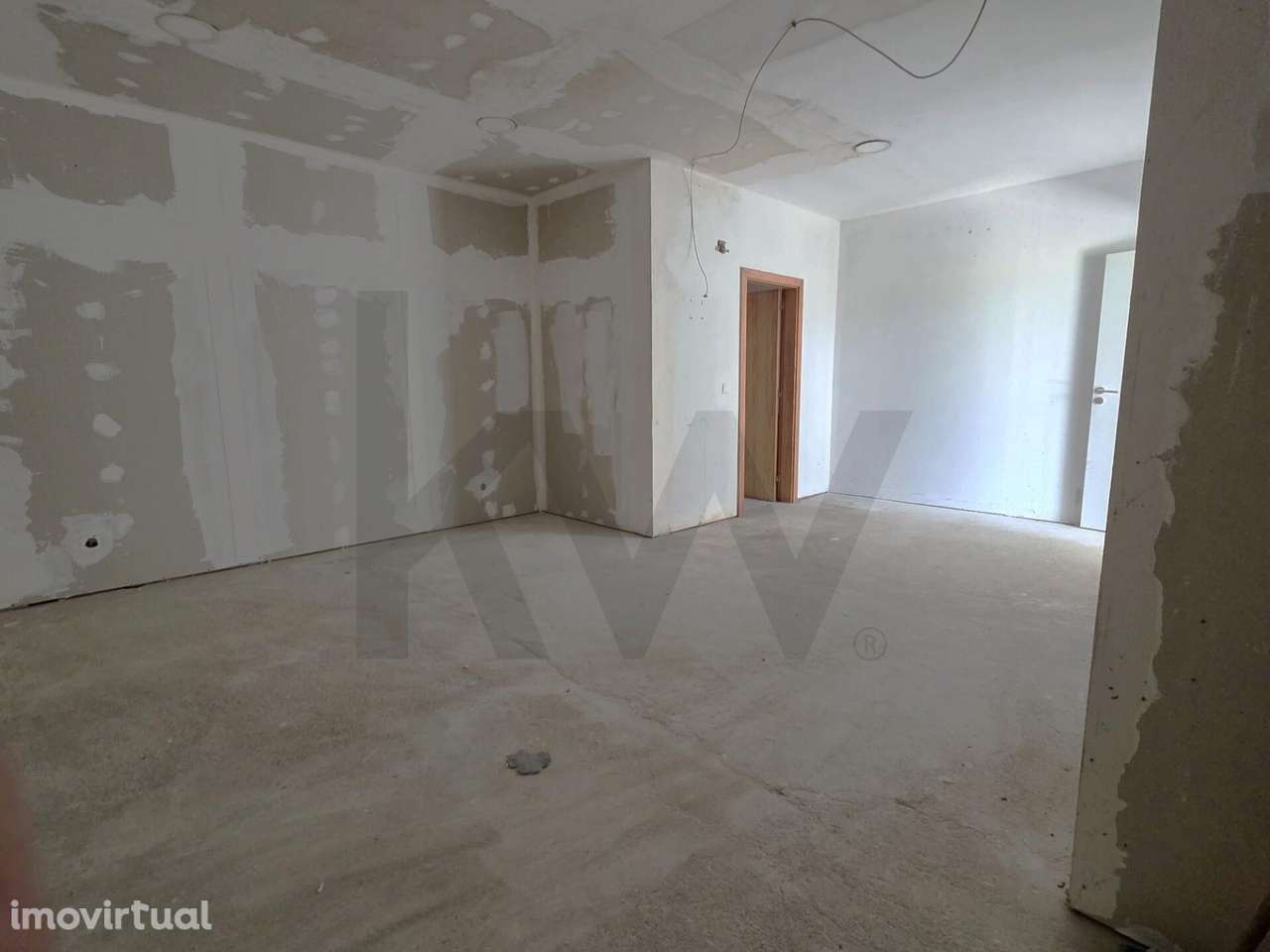 Loja com Garagem na Alta de Lisboa – Excelente Oportunidade de Investi - Grande imagem: 2/17