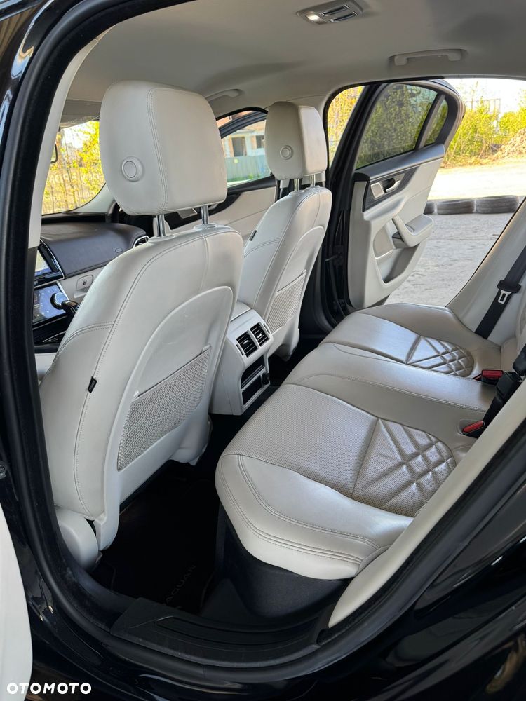 Jaguar XE 2.0 D180 HSE - 21