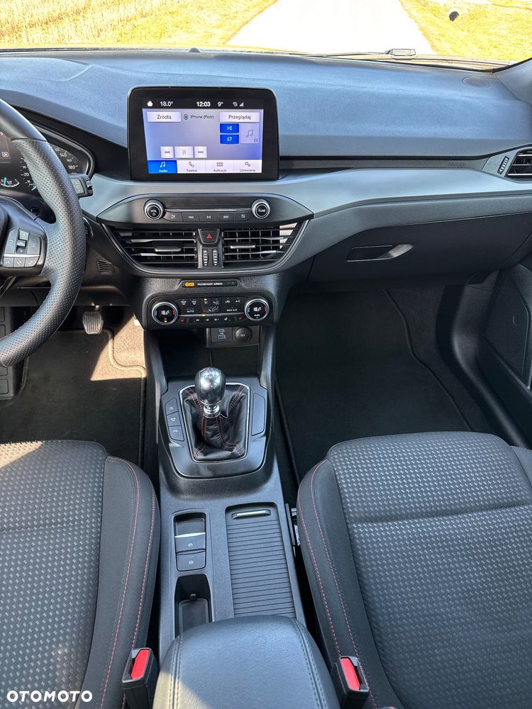 Ford Focus 1.0 EcoBoost mHEV ST-Line - 29