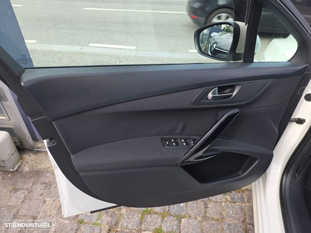 Peugeot 508 SW 1.6 e-HDi Allure 2-Tronic - 29