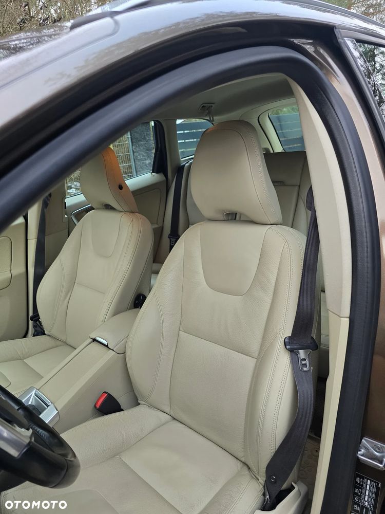 Volvo XC 60 - 4
