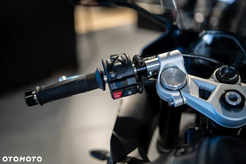Triumph Daytona - 12