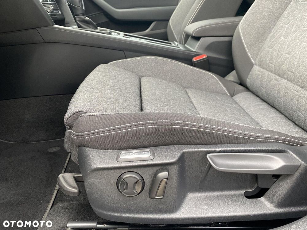 Volkswagen Passat - 11