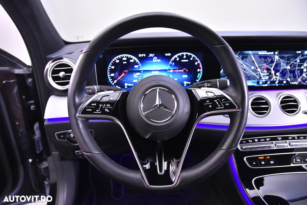 Mercedes-Benz E 300 de Aut. - 16