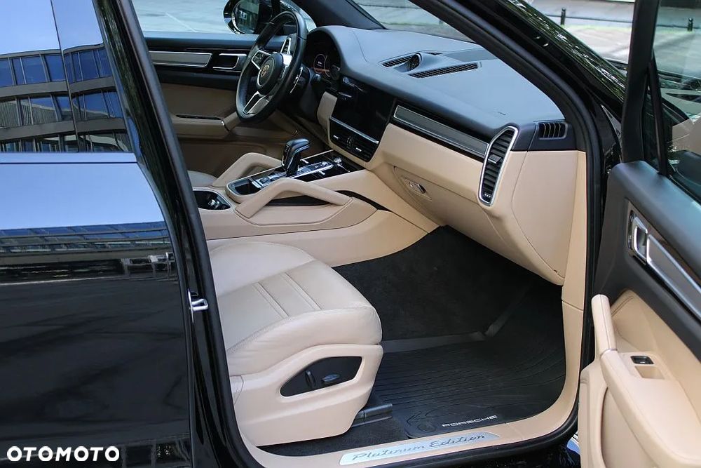Porsche Cayenne Platinum Edition - 12