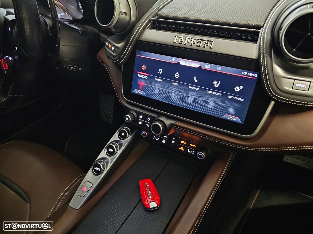 Ferrari GTC4 Lusso T - 14