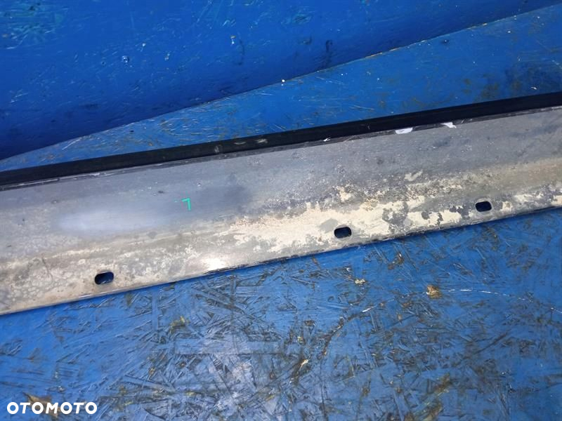 LISTWA PROGOWA LEWA ZEWNĘTRZNA MERCEDES W204 - 6