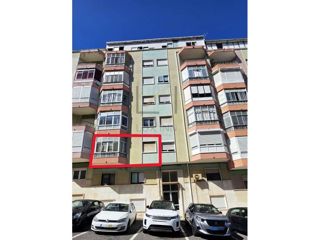 T2 Amadora - elevador junto ao metro - Grande imagem: 2/26