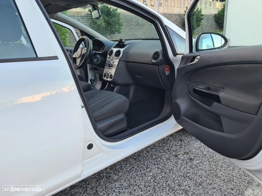 Opel Corsa 1.2 Cosmo - 29