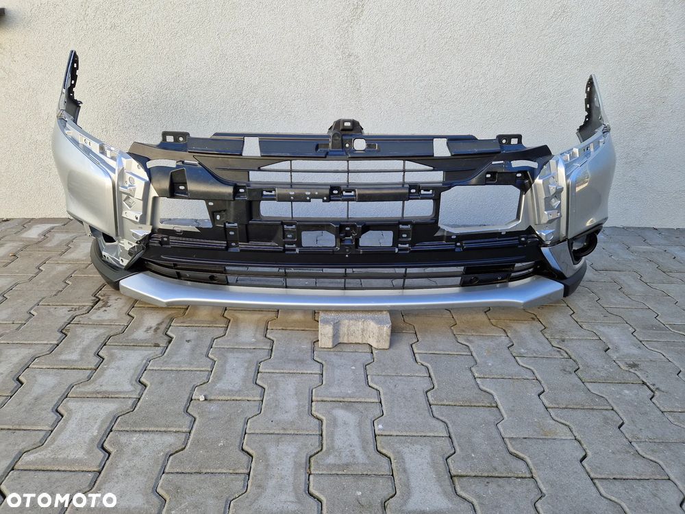 Zderzak Mitsubishi Outlander III 2015 - bez dziur - 1
