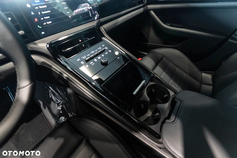 Porsche Panamera 4 E-Hybrid PHEV - 30
