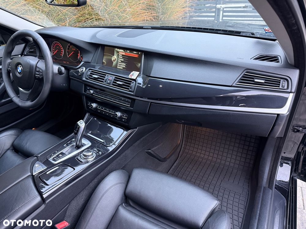 BMW Seria 5 525d xDrive - 11