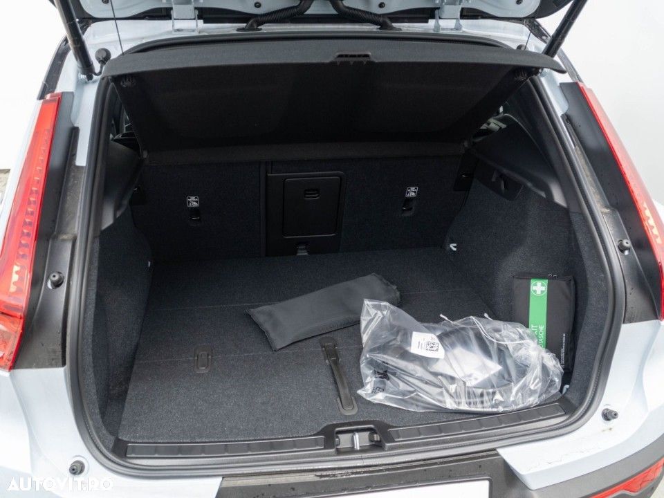 Volvo XC 40 Recharge Single Motor Extended Range RWD Plus - 6