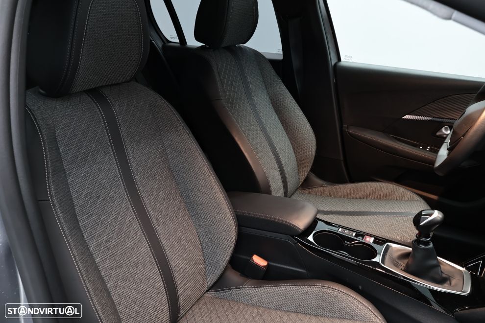 Peugeot 208 1.2 PureTech Allure - 19