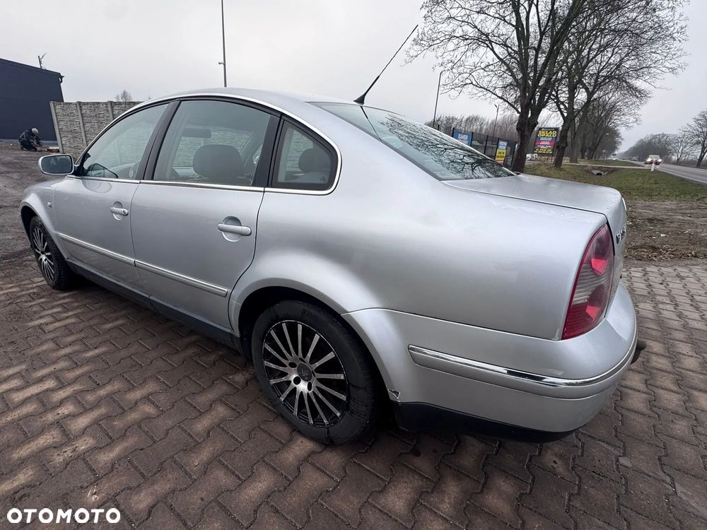 Volkswagen Passat 1.9 TDI Highline - 13