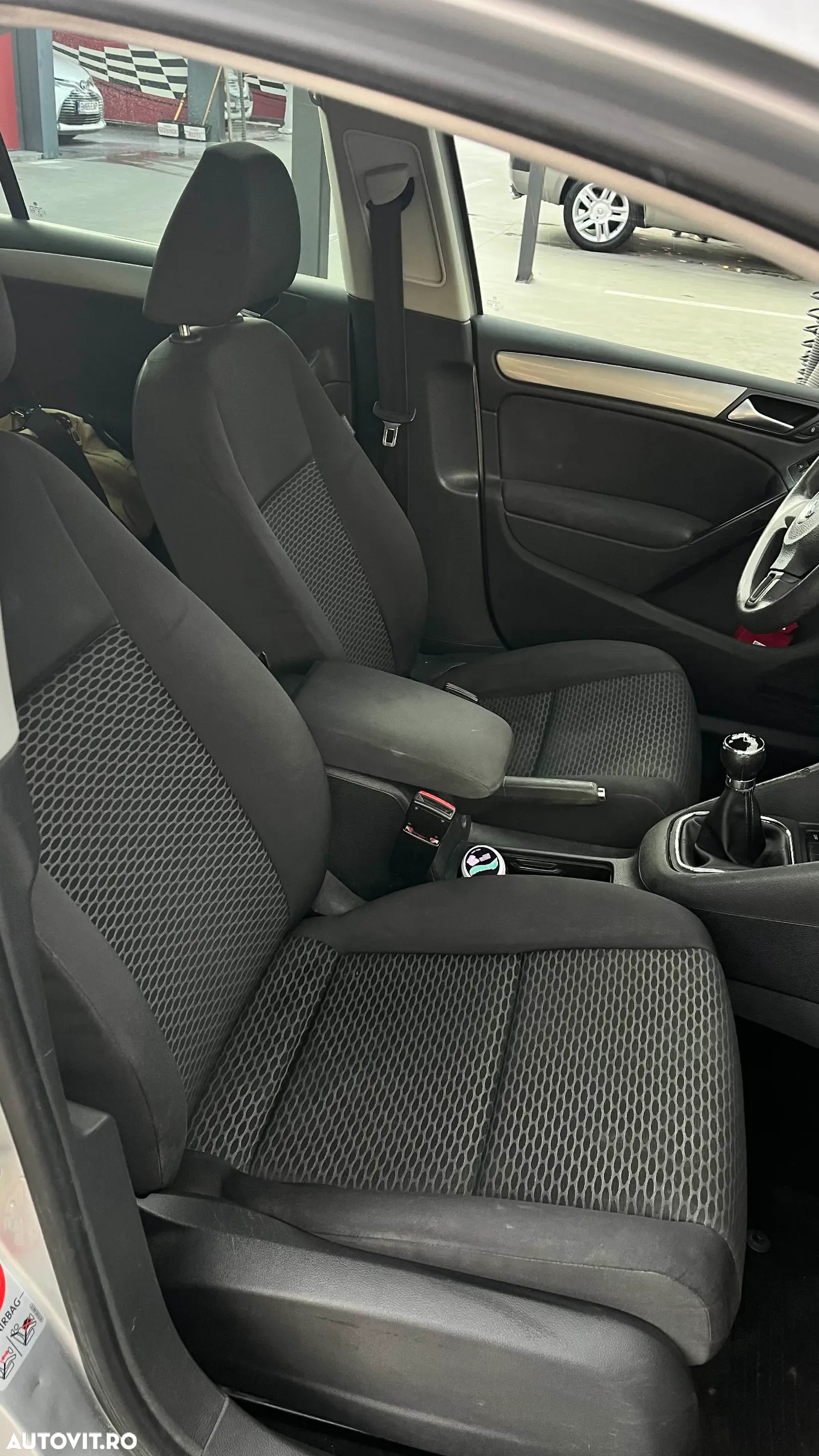 Volkswagen Golf 1.6 Comfortline - 6