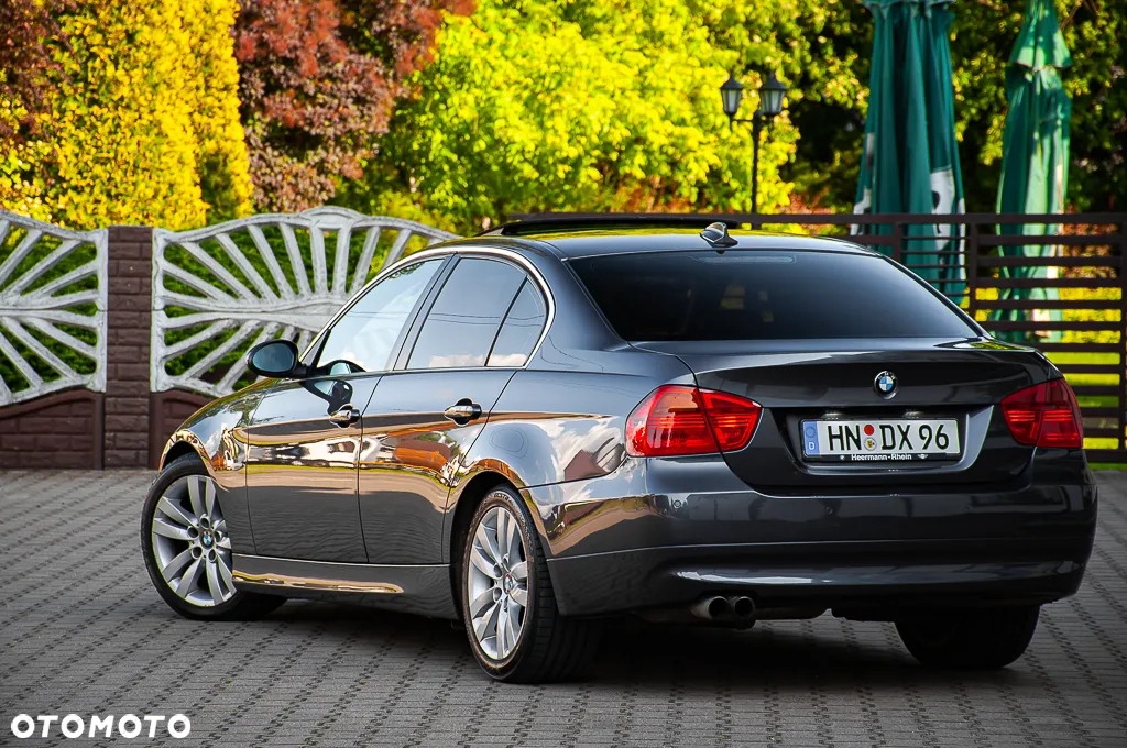 BMW Seria 3 325i - 4