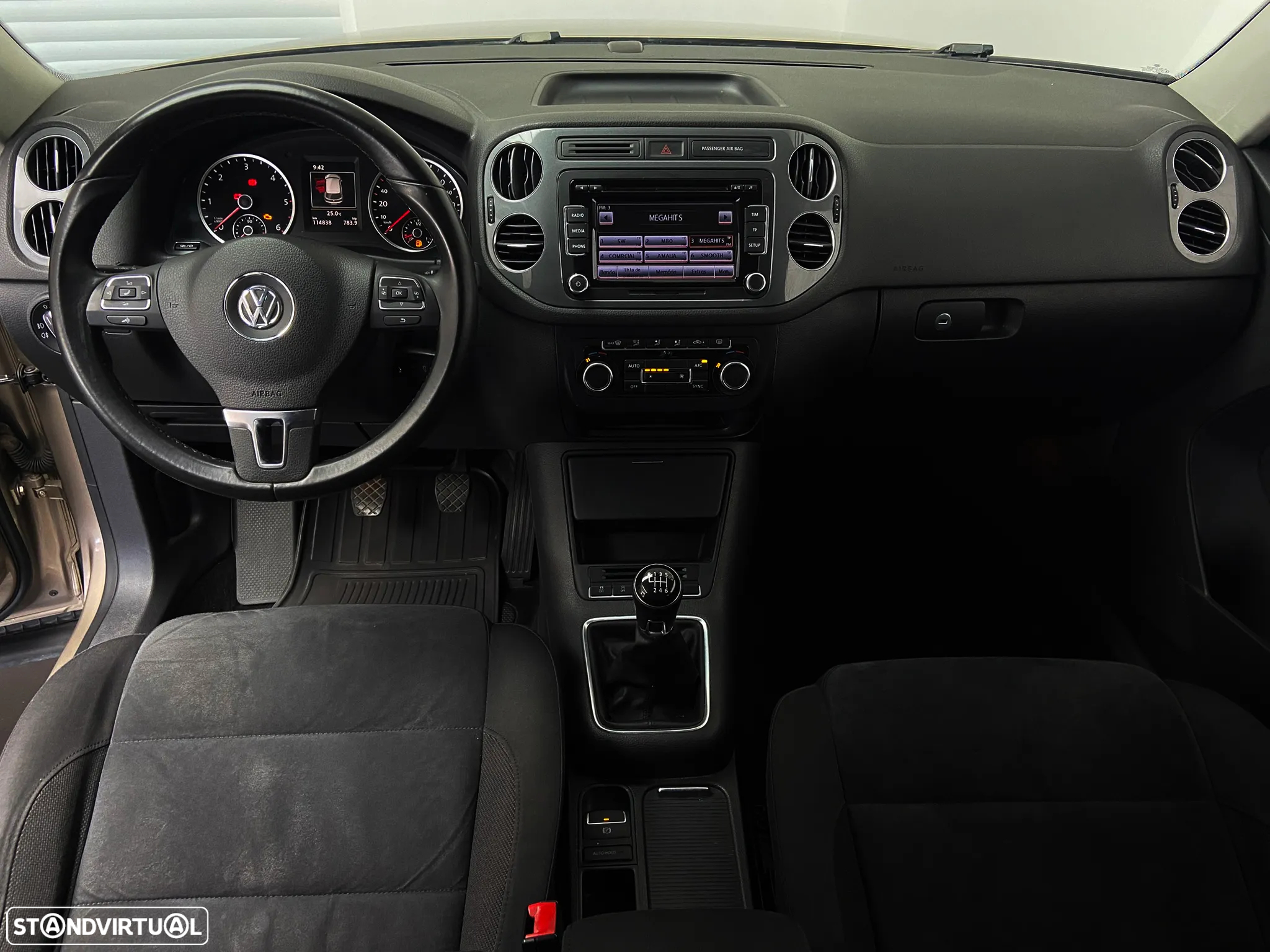 VW Tiguan 2.0 TDi Sport BlueMotion - 13