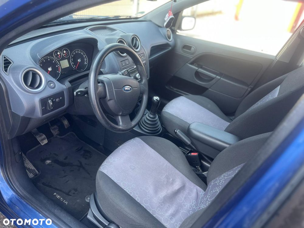Ford Fiesta 1.3 Trend - 28