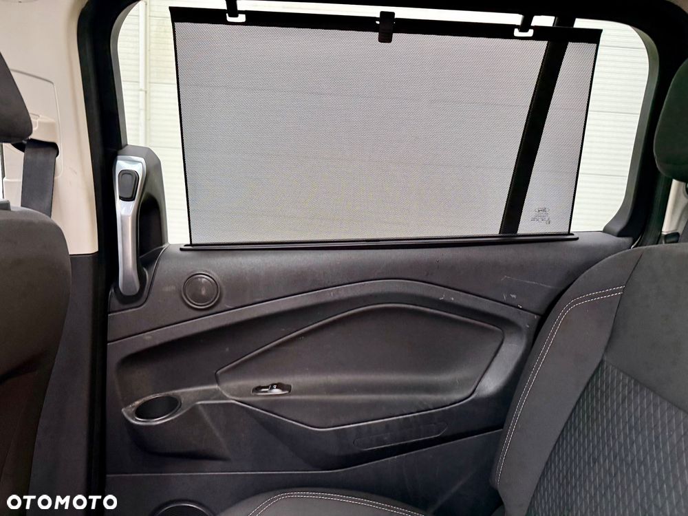 Ford Grand C-MAX - 11