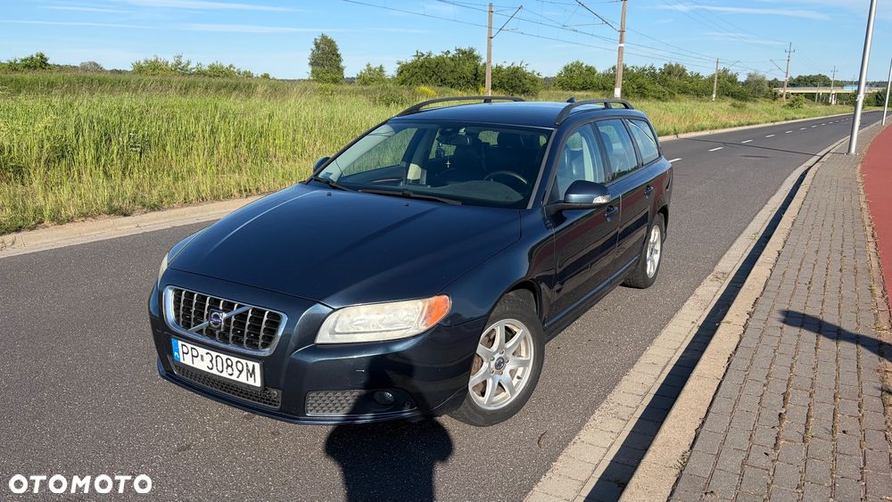 Volvo V70 2.4D Momentum - 1