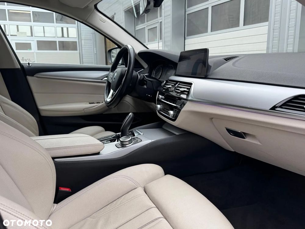 BMW Seria 5 520i - 15