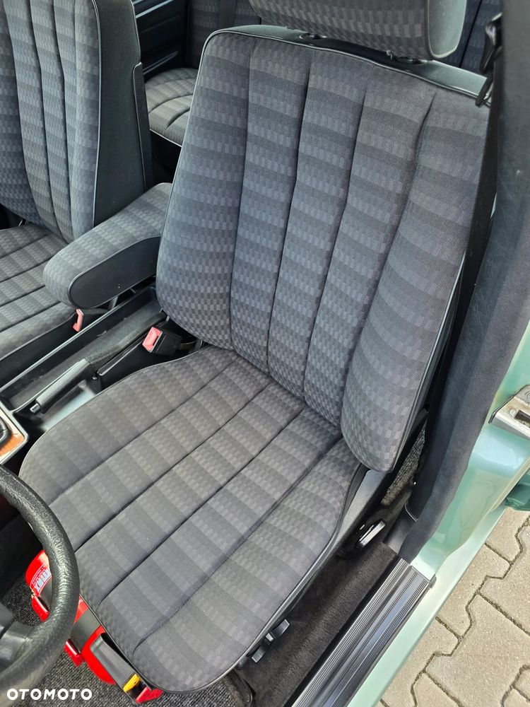 Mercedes-Benz W201 (190) - 17