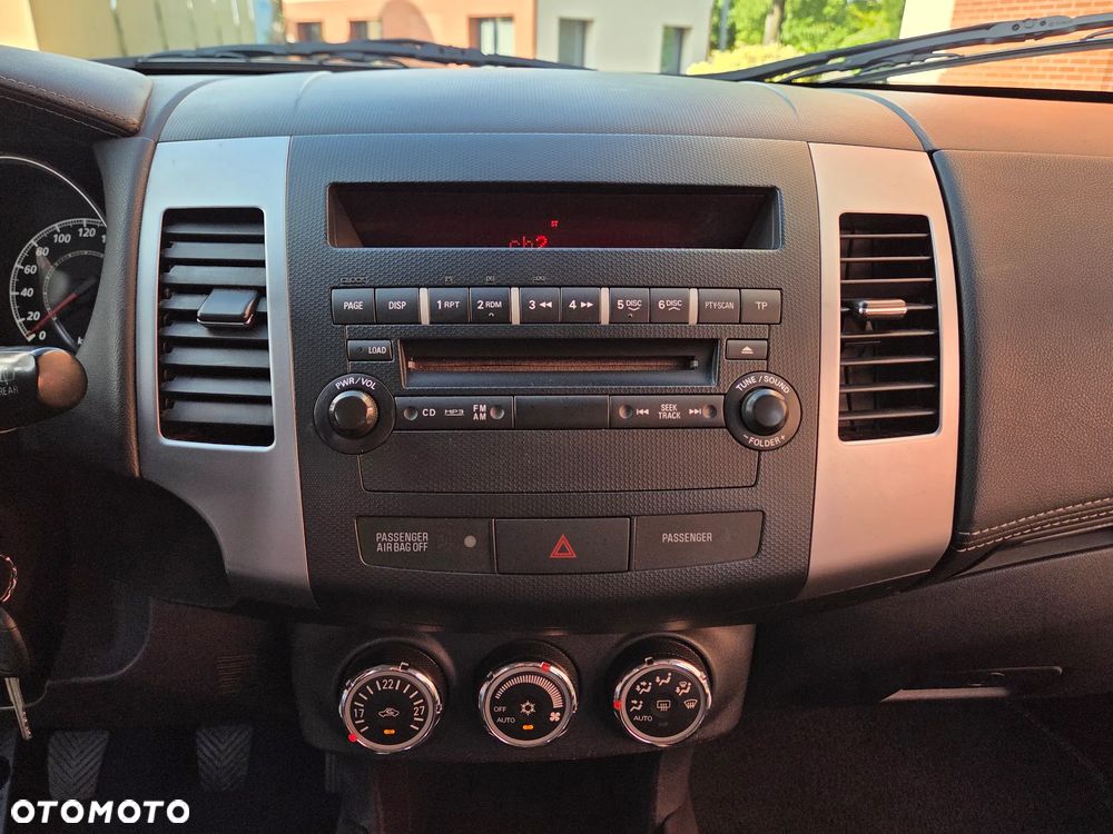 Mitsubishi Outlander 2.0 2WD Invite - 31