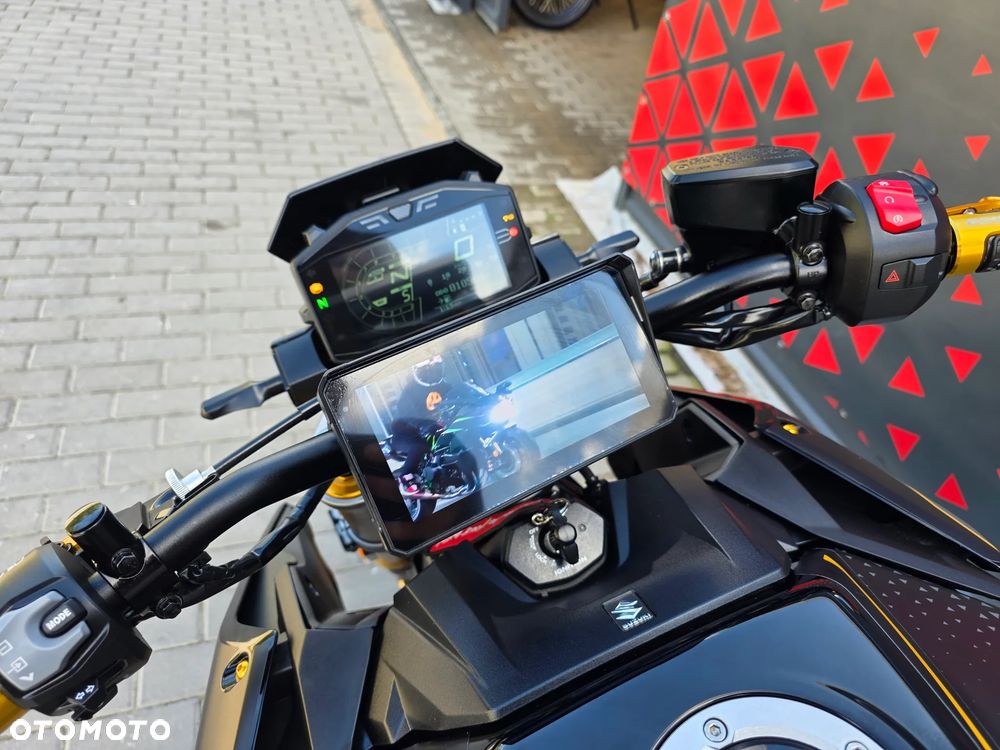 Suzuki GSX - 20