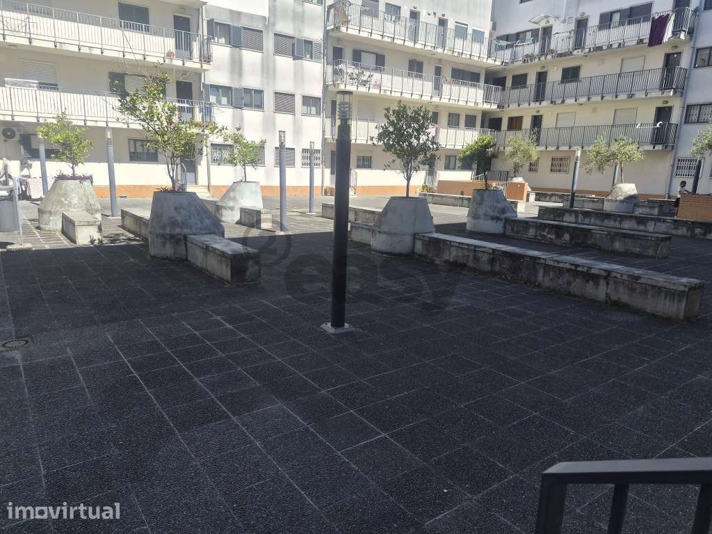 T2 na Ameixoeira com parqueamento - Grande imagem: 5/24