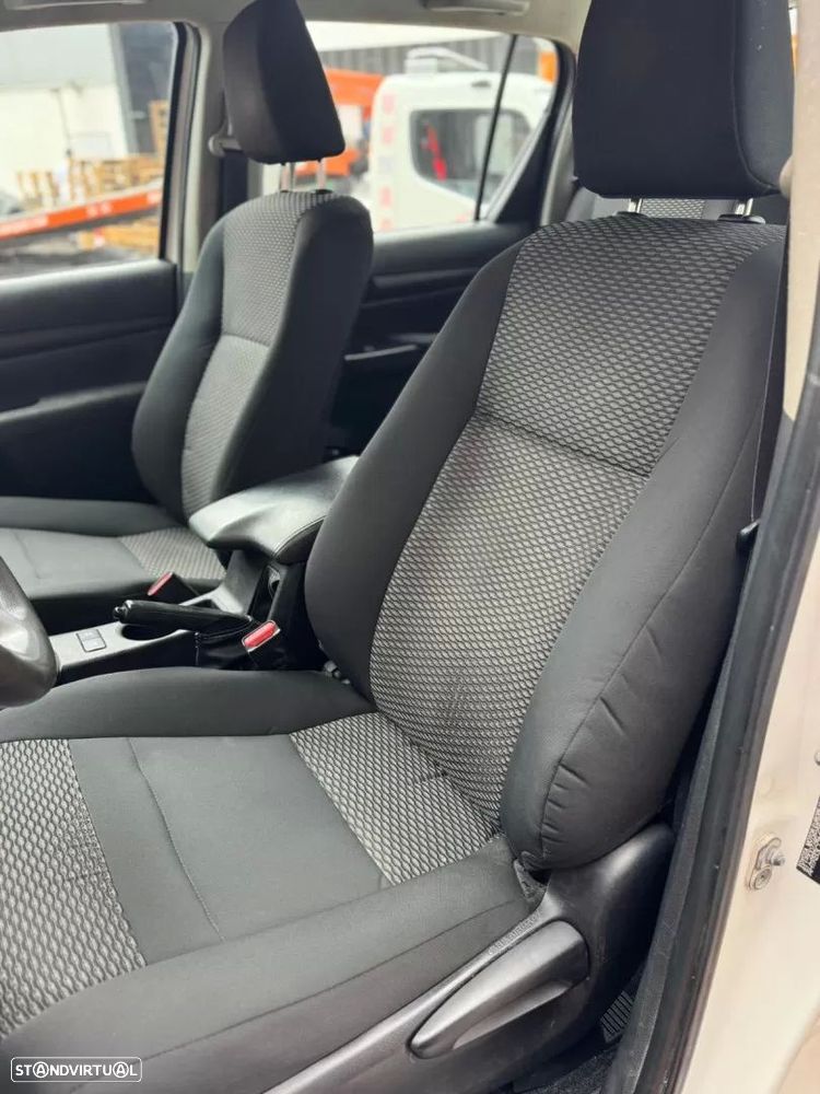 Toyota Hilux 2.4 D-4D 4WD CD CM - 5