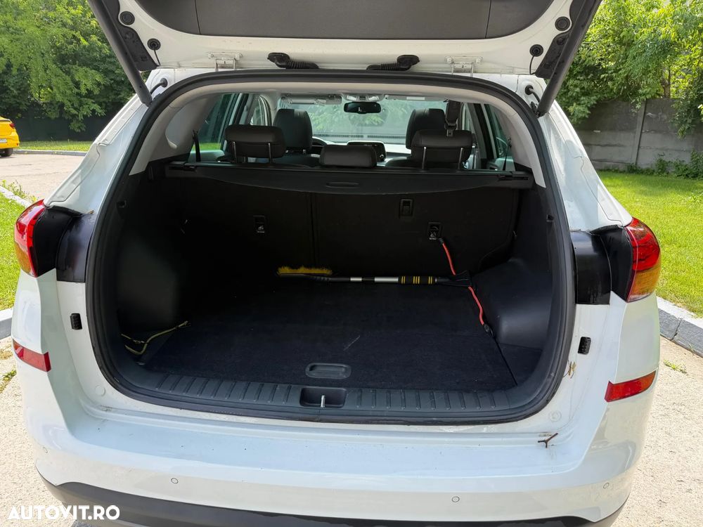 Hyundai Tucson 2.0 CRDI 4WD 8AT Luxury - 30