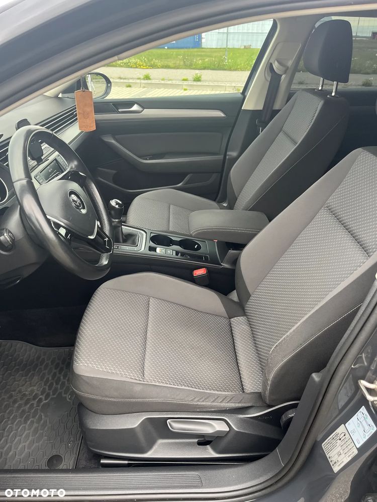 Volkswagen Passat 1.6 TDI BMT Comfortline - 11