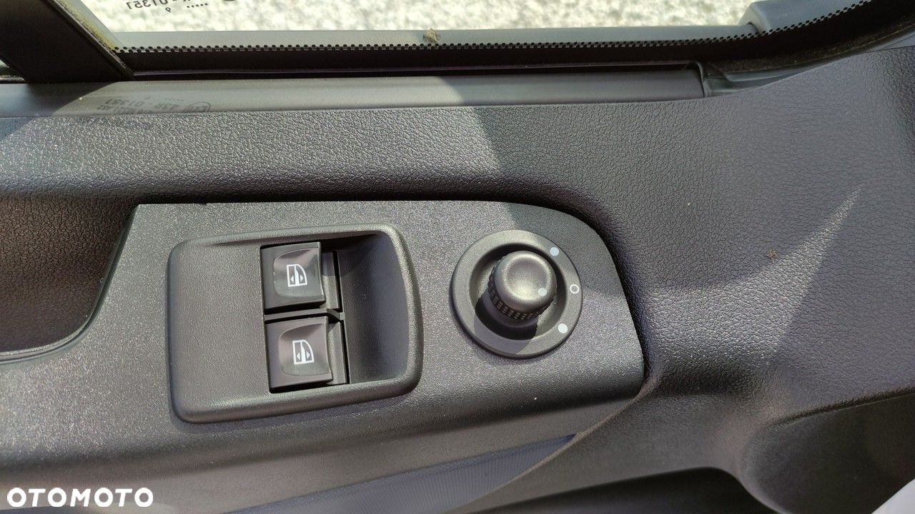 Opel Vivaro - 24
