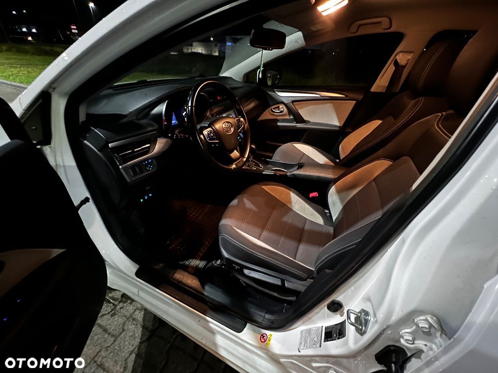 Toyota Avensis 1.8 Premium MS - 9