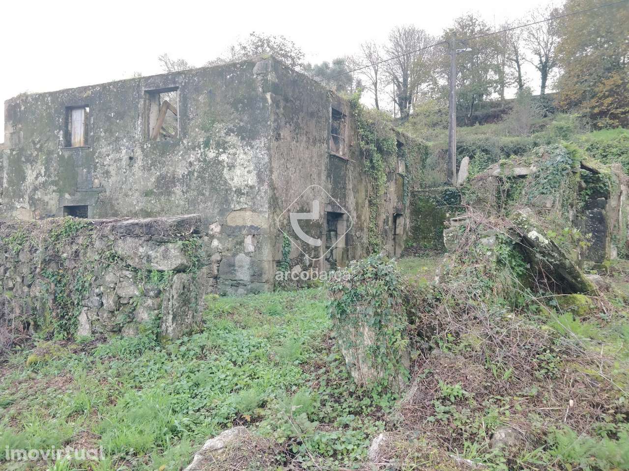 Ruína para restaurar,  280m2 brutos de construção e 1940m2 de terreno - Grande imagem: 4/28