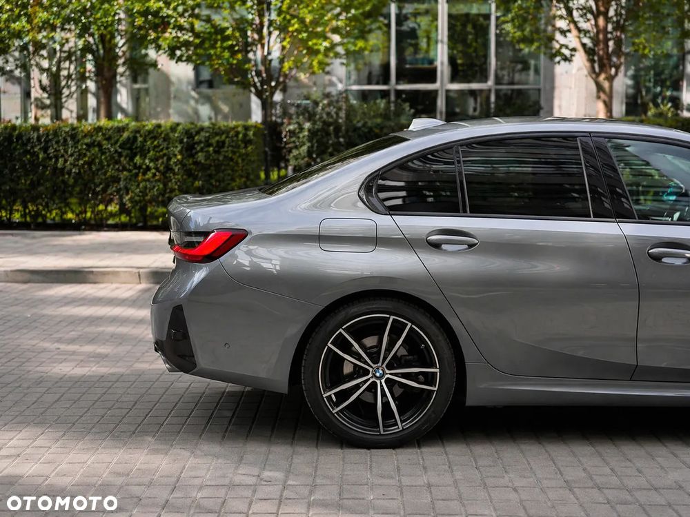 BMW Seria 3 320d M Sport - 4