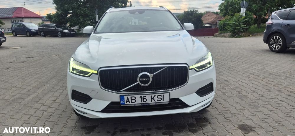 Volvo XC 60 B4 MHEV AWD Momentum - 2