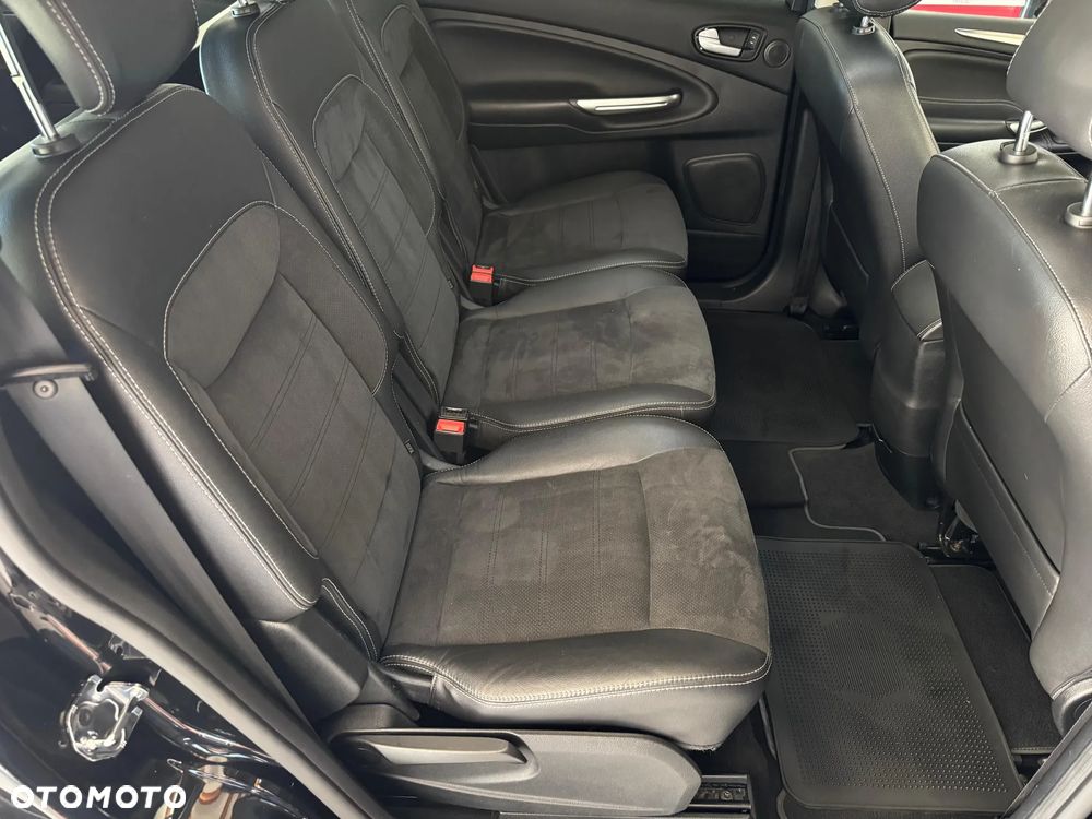 Ford S-Max 2.0 TDCi DPF Titanium X - 28