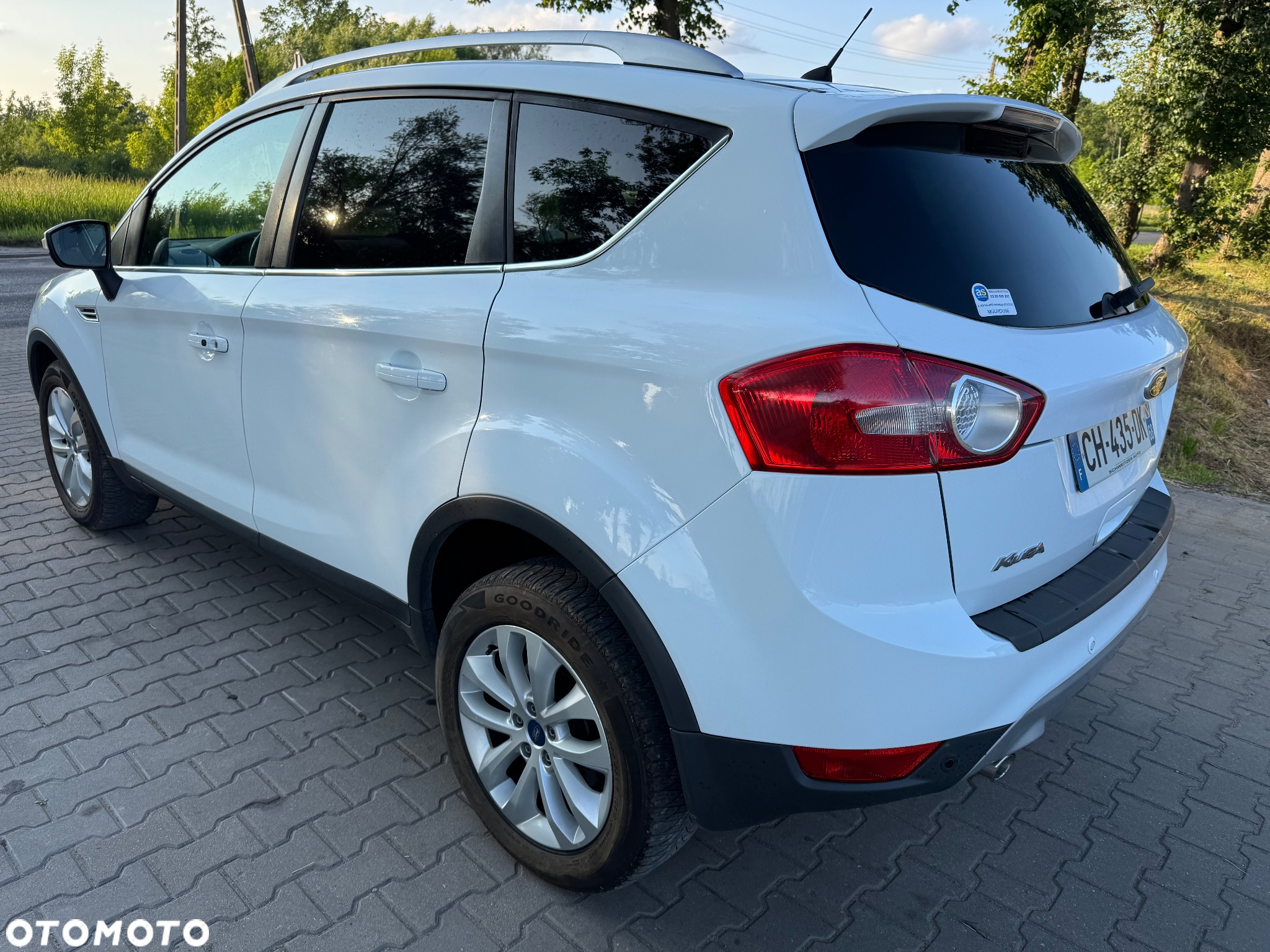 Ford Kuga 2.0 TDCi 2x4 Titanium - 8