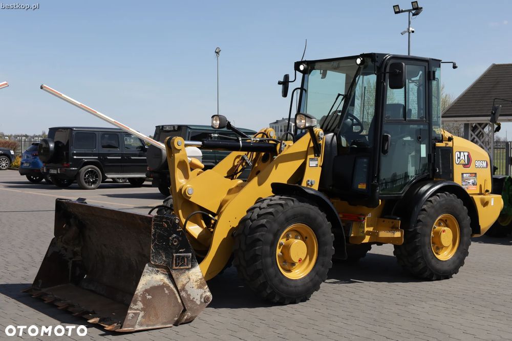 Caterpillar CAT 906M - 8