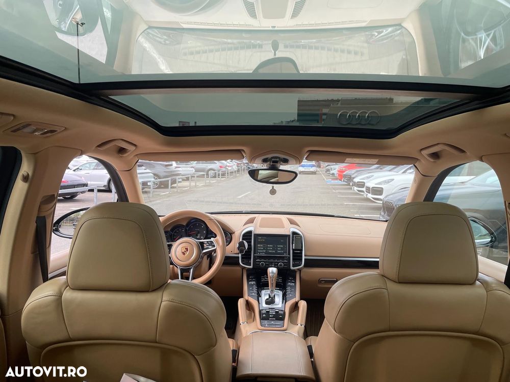 Porsche Cayenne 3.0 L - 7