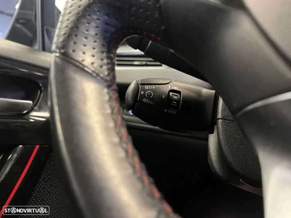 Peugeot 2008 1.2 PureTech GT Line - 31